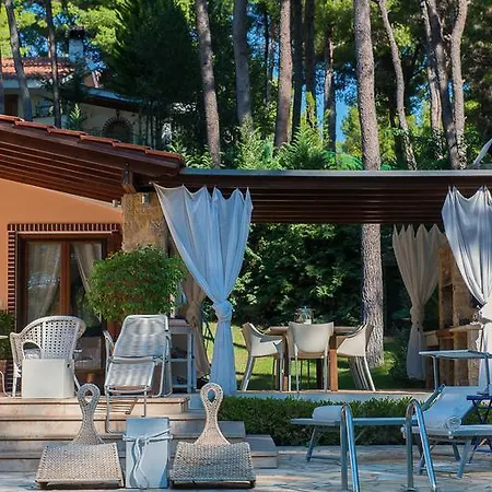 Naftilos Sani With Private Pool *