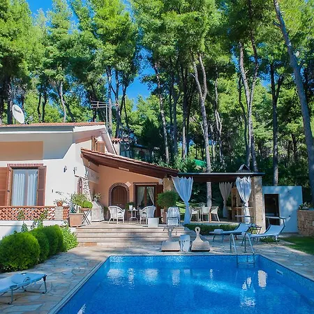 Naftilos Sani With Private Pool Száni-part